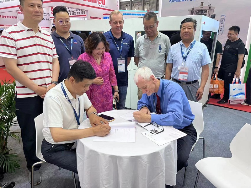 2023上海SIMICON展會(huì)現(xiàn)場簽約活動(dòng)